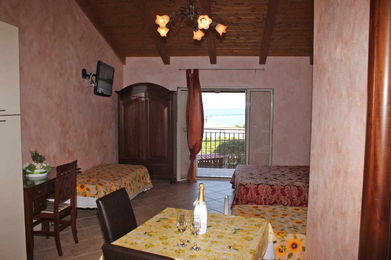 Villa Paladino - B&B E Guest House Шилла Экстерьер фото